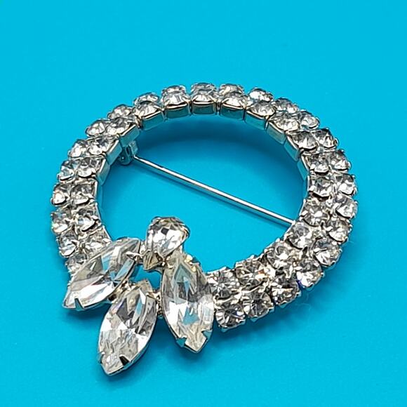Vintage Winged Insect Wreath Brooch, Rhodium Plated, Clear Rhinestones - Picture 8 of 8